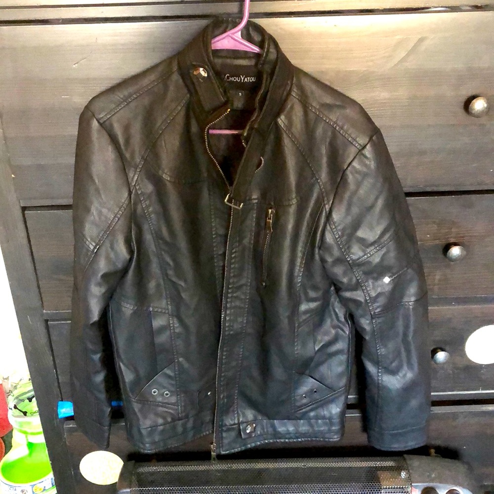 leather jacket w/ soft fabric inside. Color black. Brand ChouYatou. Size s